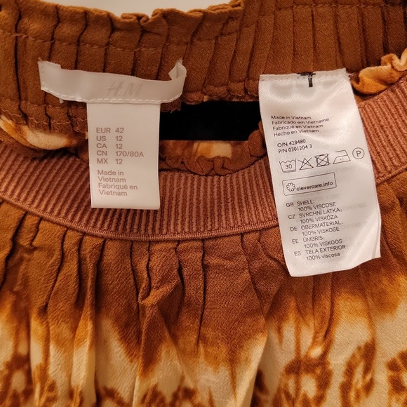 H&M mid length skirt - Picture 2 of 2